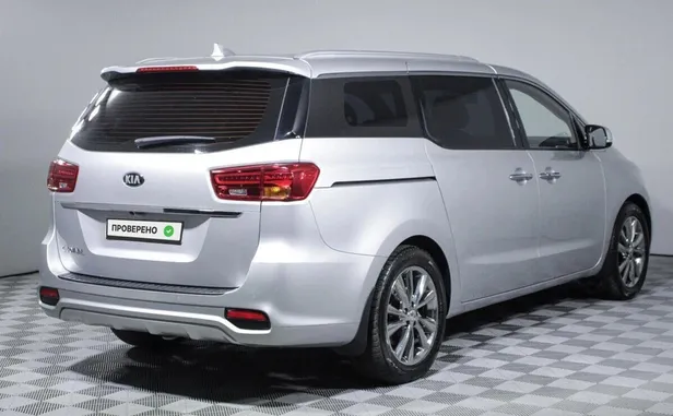 Kia Carnival